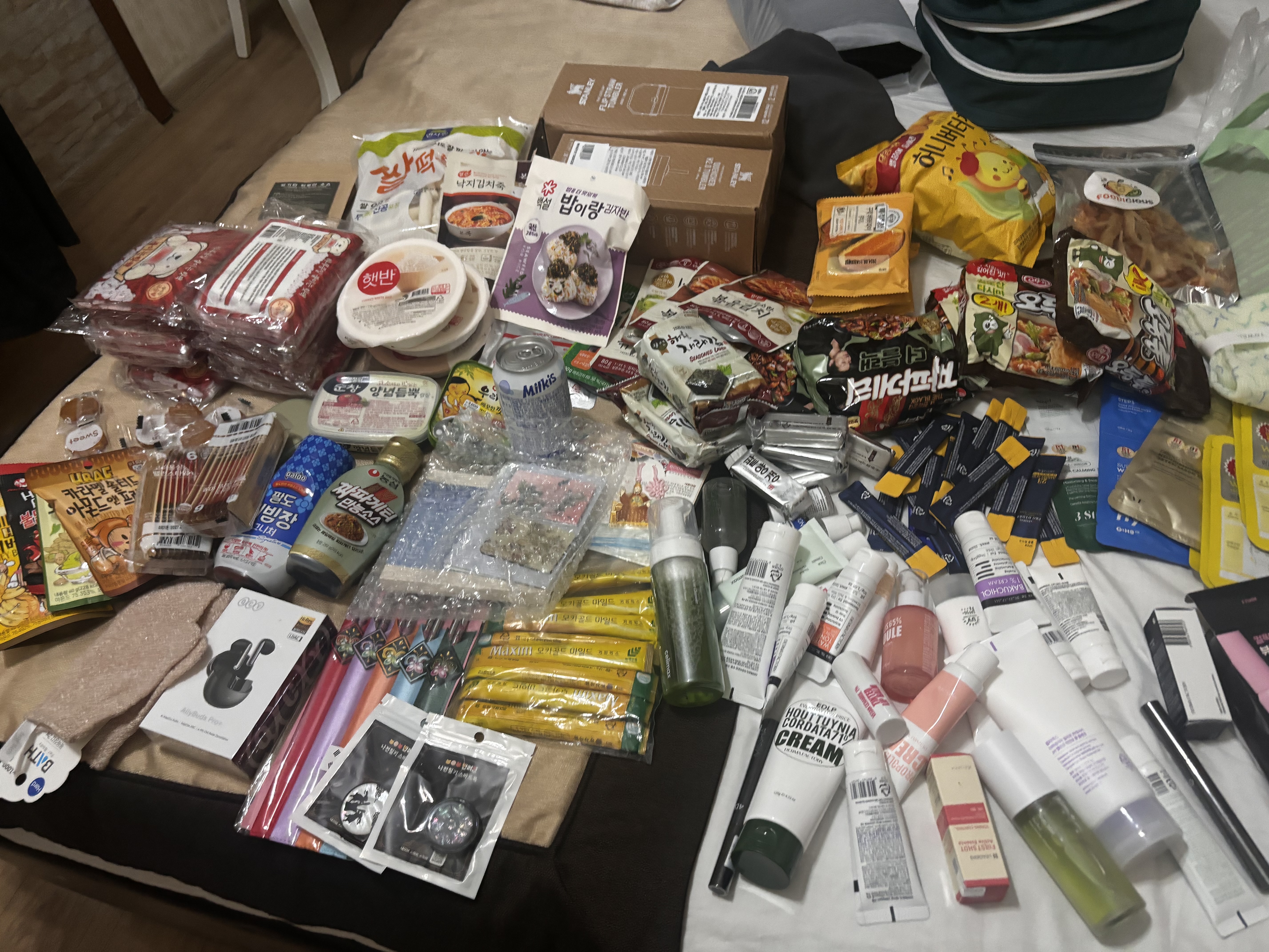 외국인 친구가 너무 좋아해서 기뻤어요 한벌씩 케이스가 있어서 가족들이랑 나눠 가졌데요 따로