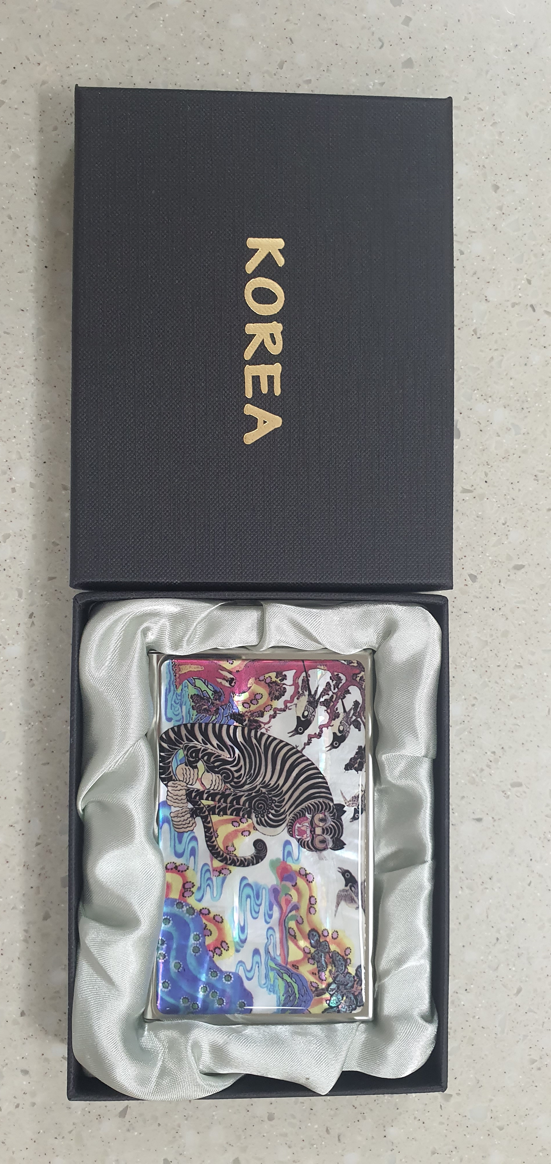 명함집이 박스에 포장 되어 왔습니다. 맘에 듭니다.