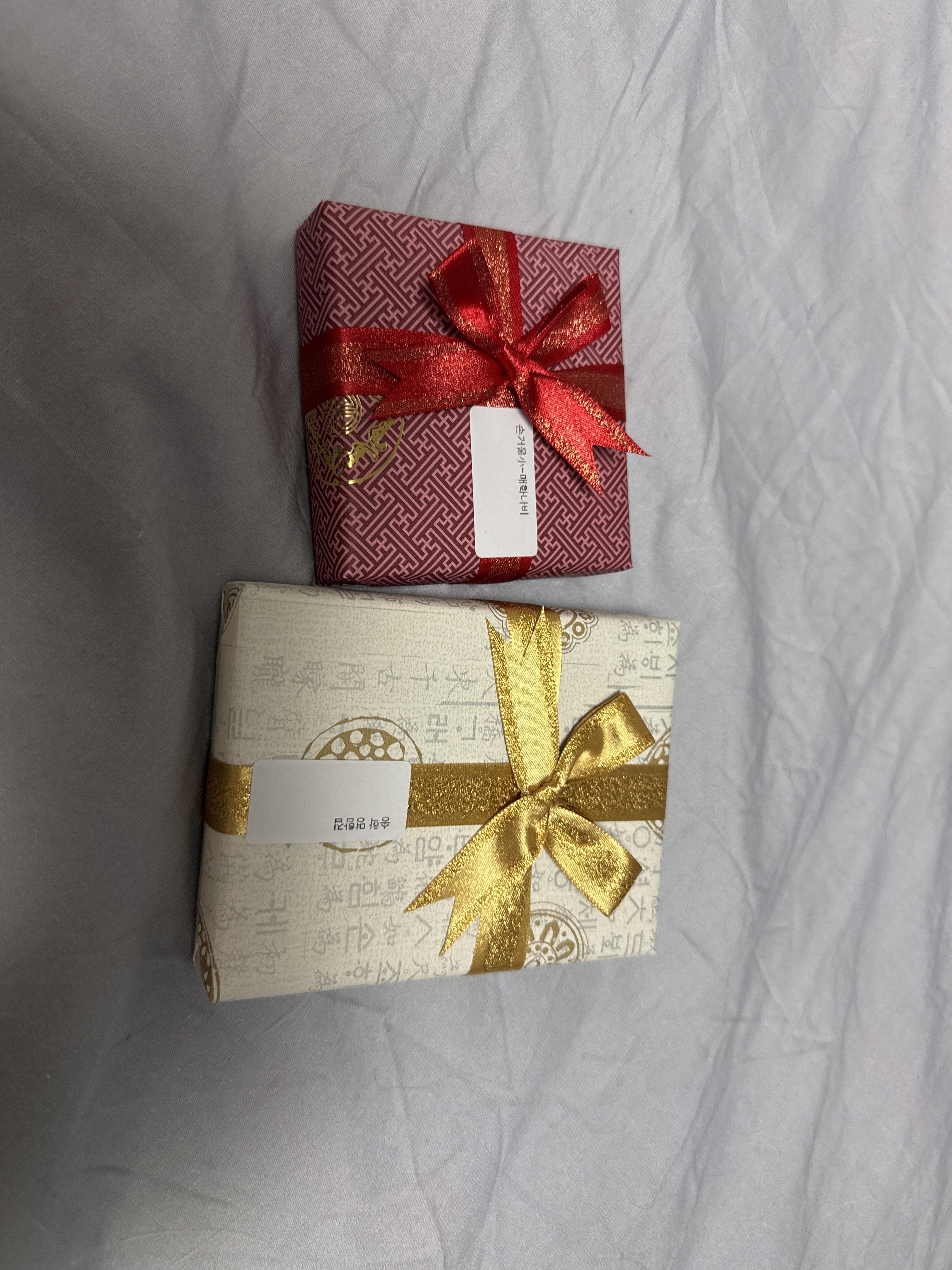 포장 이쁘게 되서 왔네여ㅎㅎ 열어봐야 알겟지만 포장부터 맘에들어요