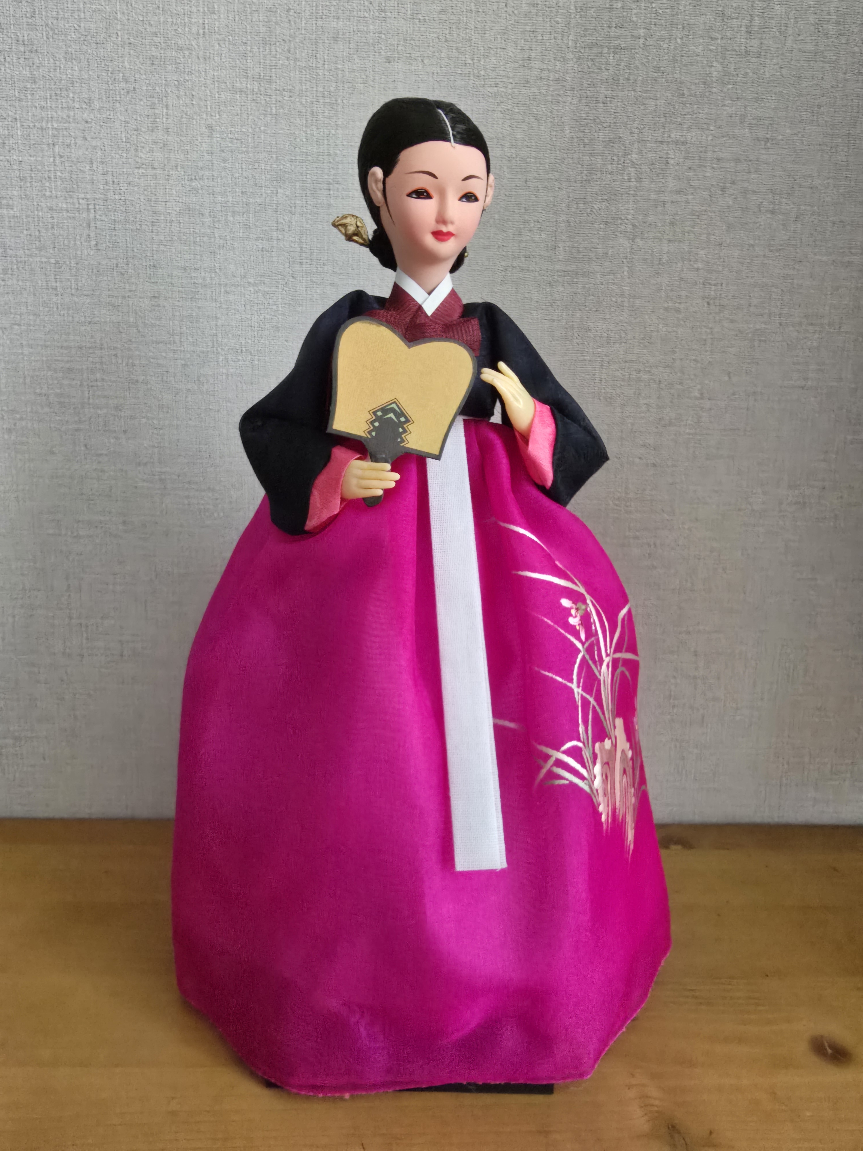 부채는 그냥 종이네요 그래도 예뻐서 맘에 들어요^^