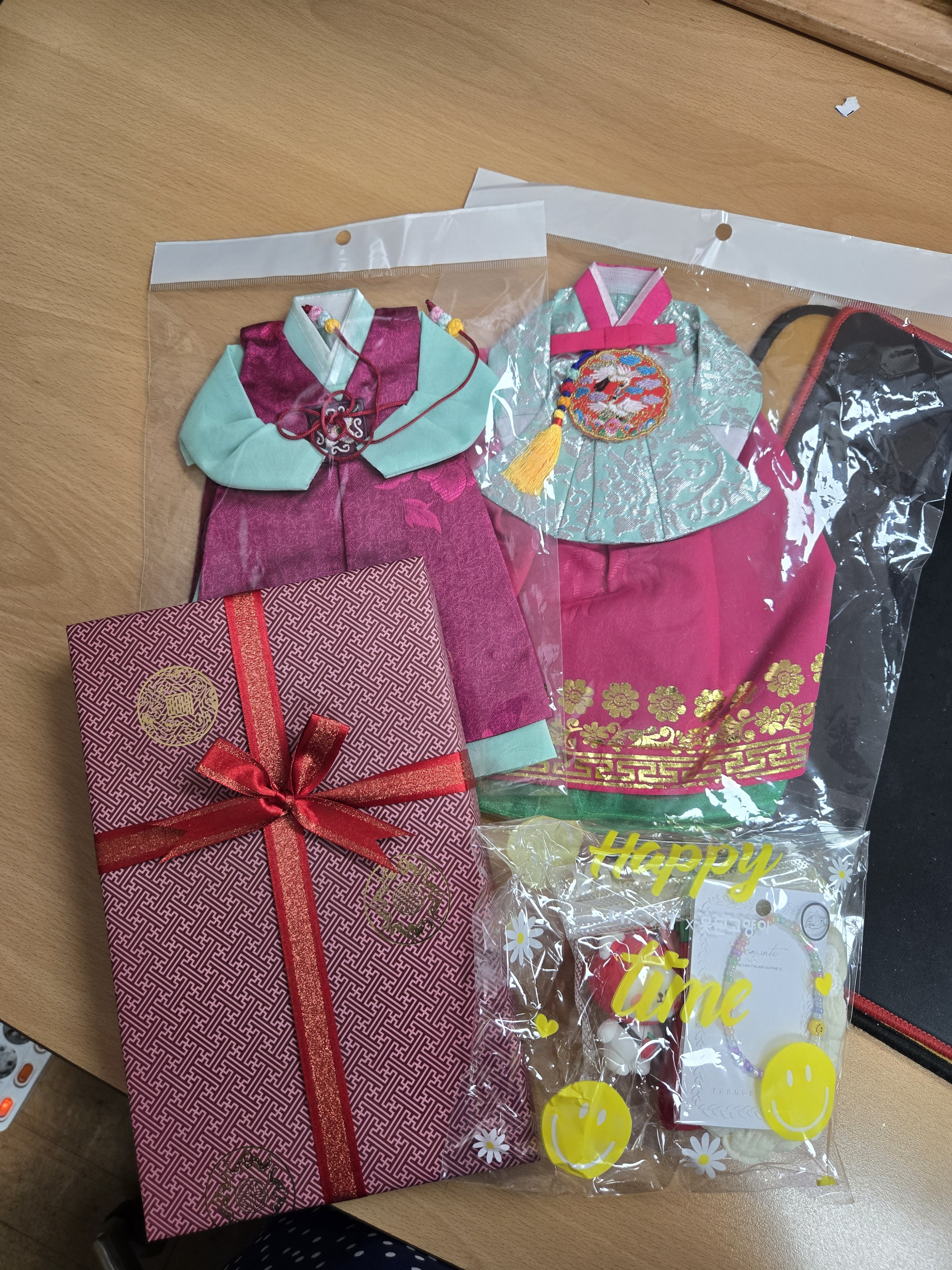 선물한거라 사진은 이게 다지만 외국인 친구한테 선물 해 줬어요  결혼 한다고 해서 너무 좋