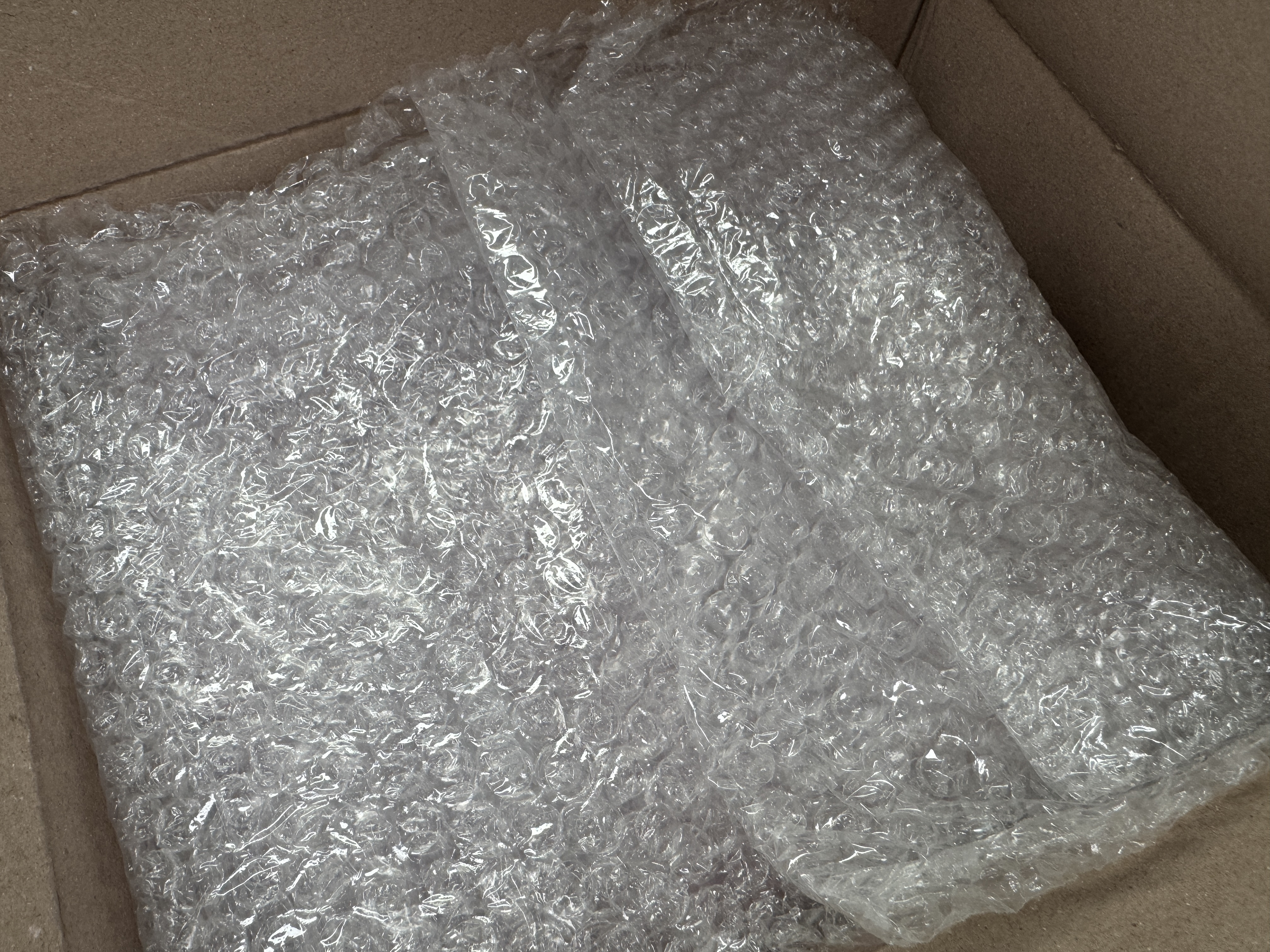 선물용이라 포장을 뜯지 않았습니다. 지인 앞에서 그래도 상품을 봤고 마음에 듭니다. 외국인