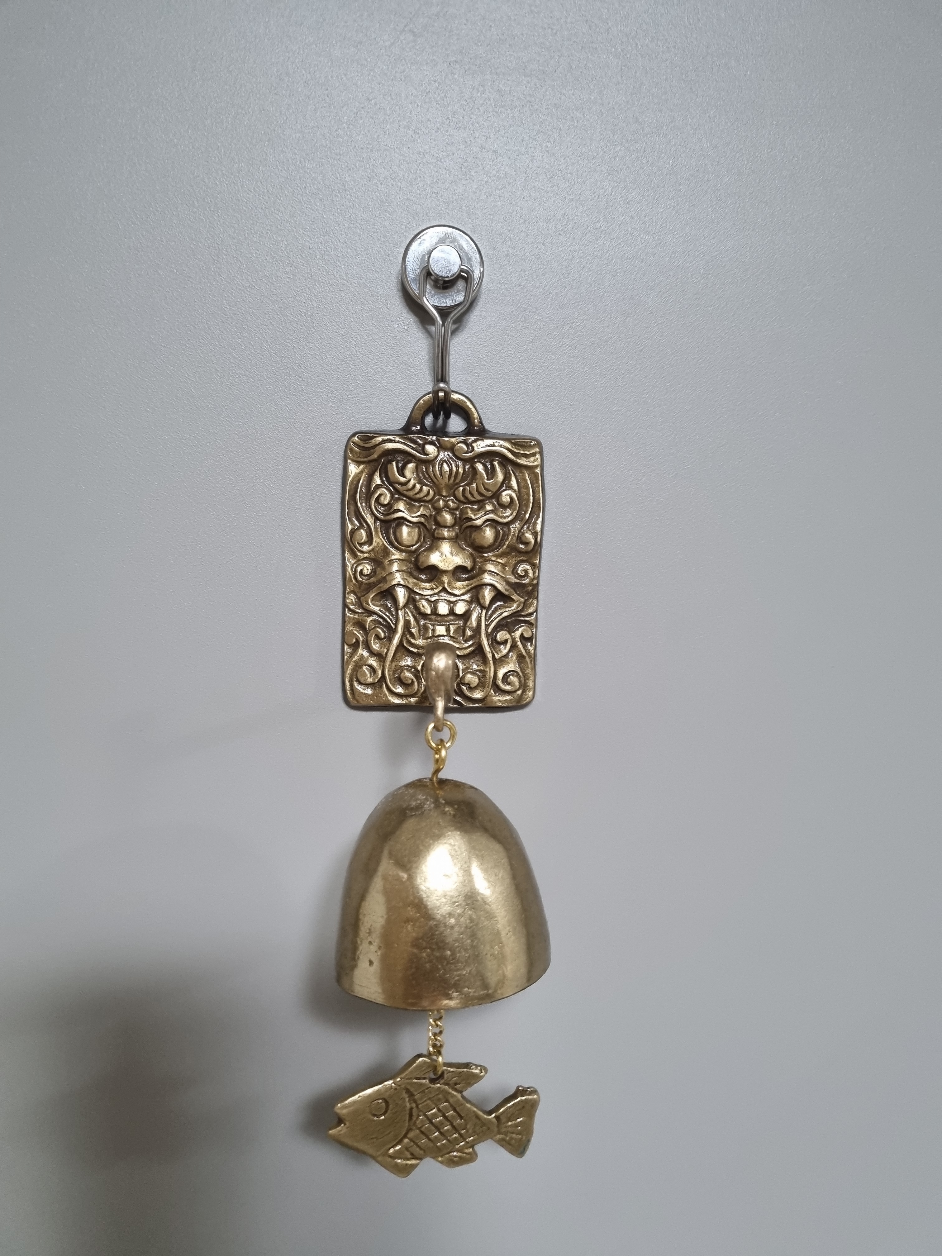 도깨비 문양은 섬세한게 보기 좋습니다.  종은 두껍고 단단합니다.