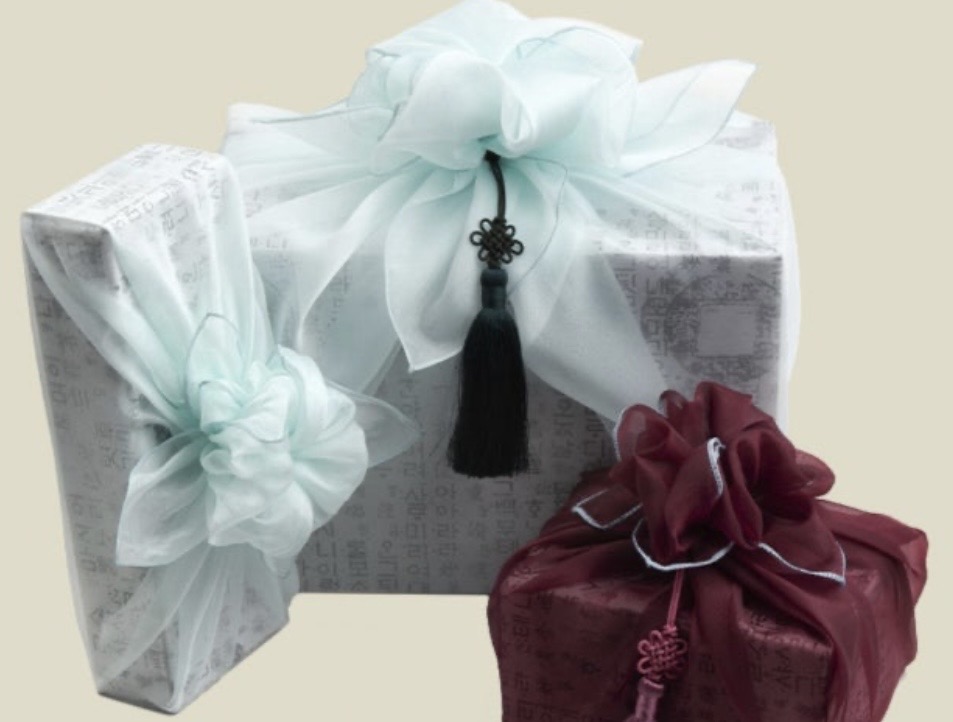 해외 출장 시 귀빈 선물용으로 구매하였습니다. 매우 만족스럽습니다. 다음에도 또 이용하고