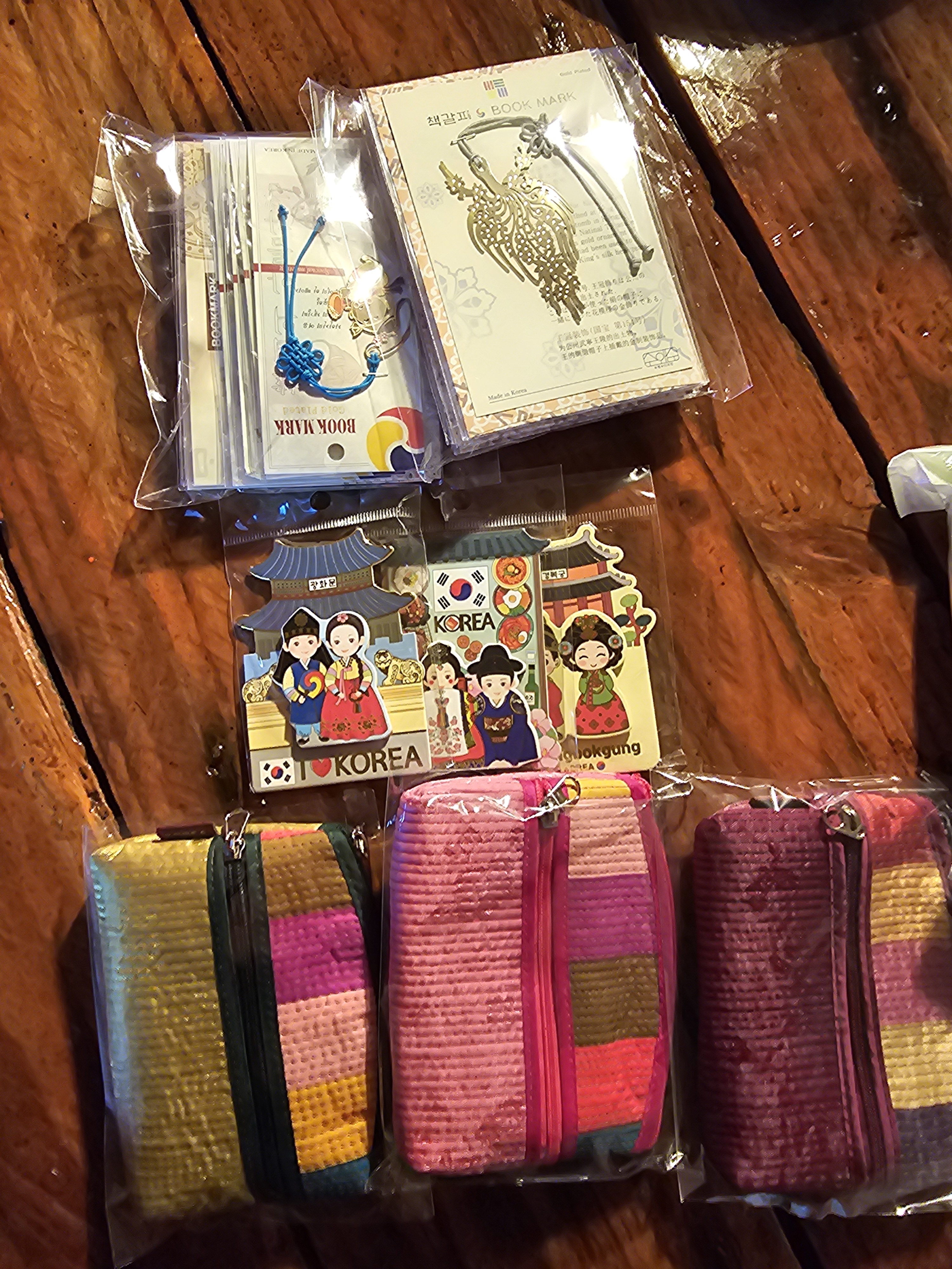 제품의 퀄리티가 좋네요..중국산이 아니라서 그런지 아주 만족합니다...받아서 좋아하는 외국