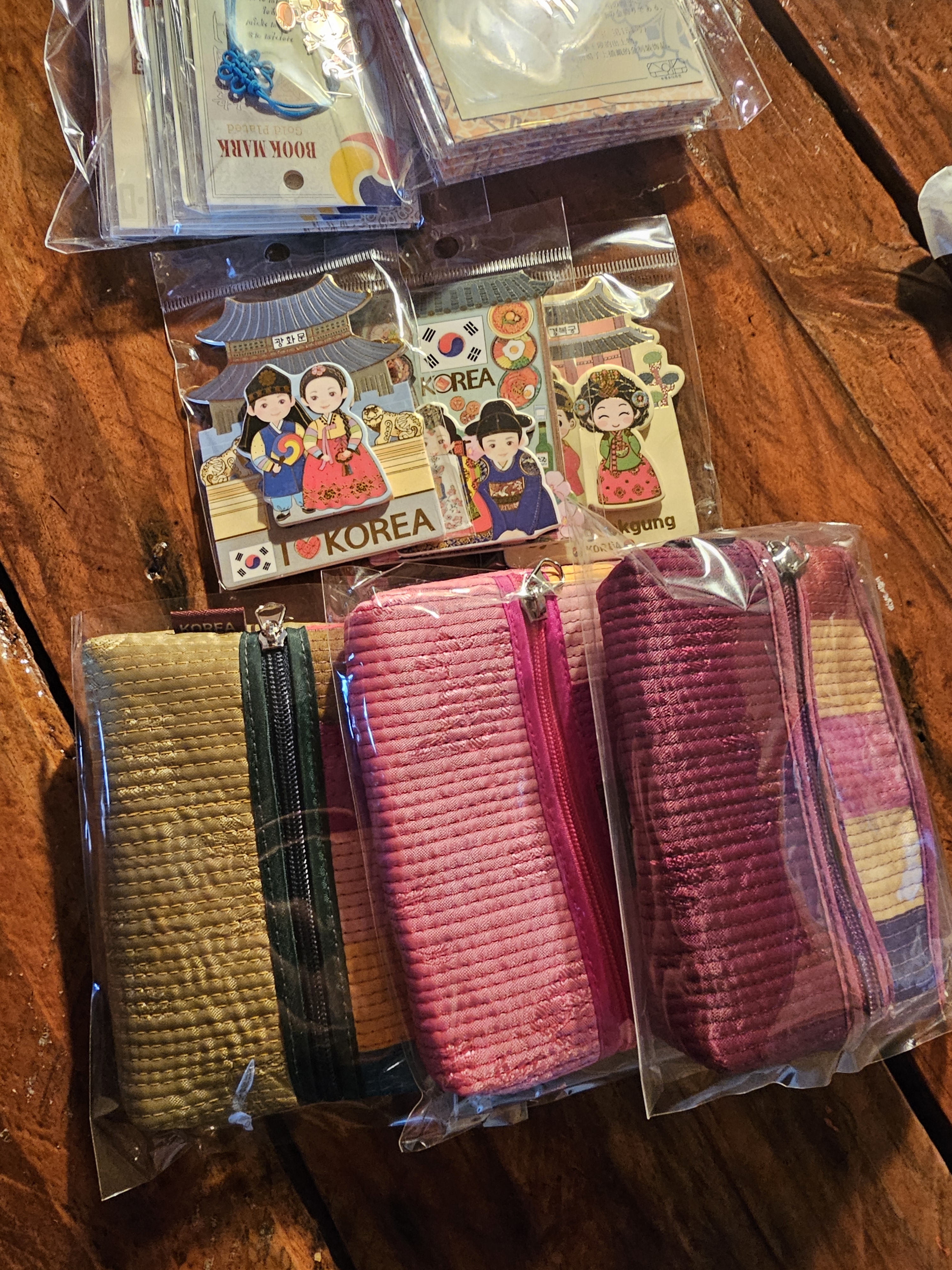 제품의 퀄리티가 좋네요..중국산이 아니라서 그런지 아주 만족합니다...받아서 좋아하는 외국