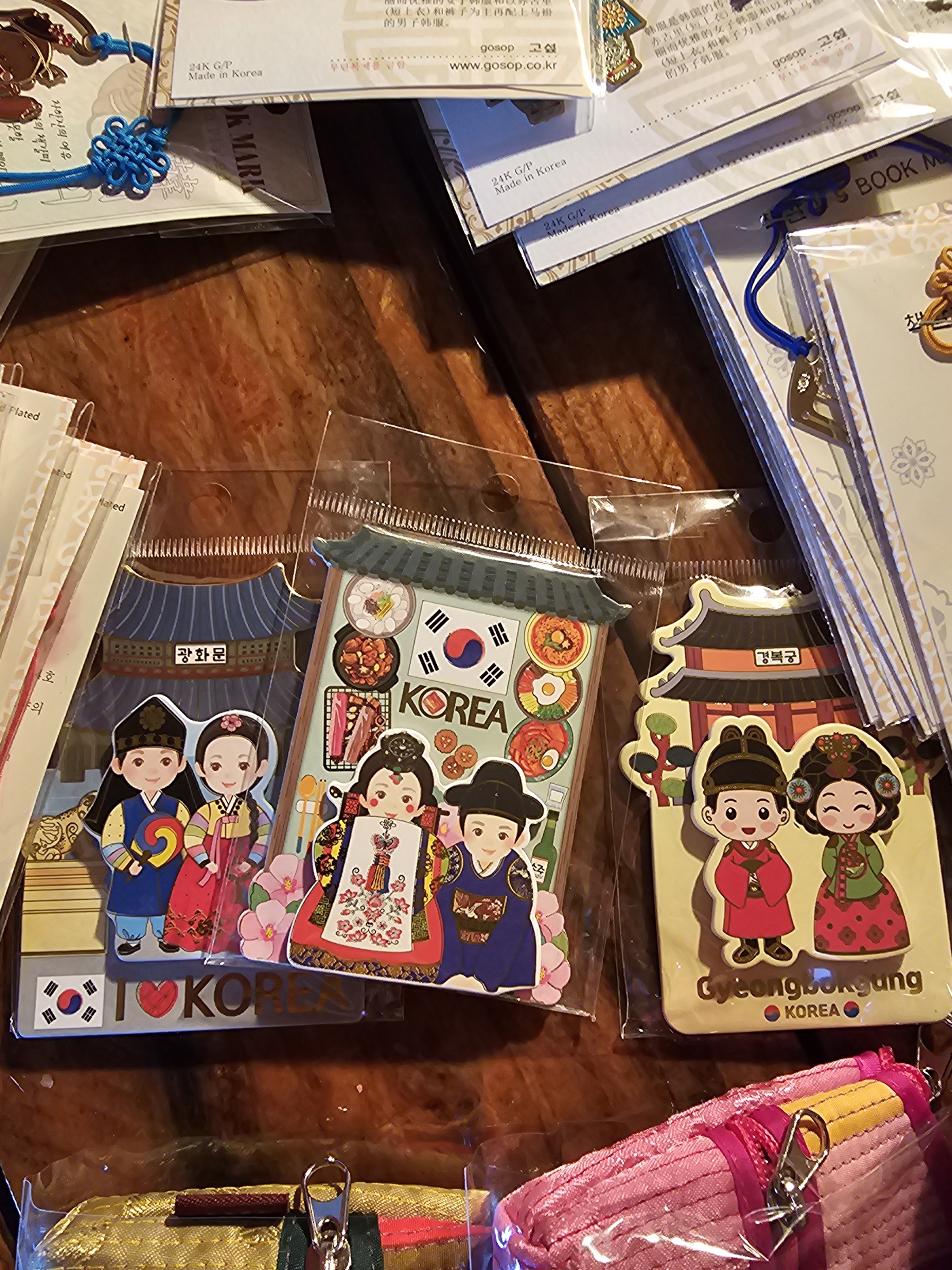 국내산이라서 그런지 퀼리티가 좋아요 외국친구한테 선물용으로 아주 좋을듯합니다 기대가 됩니다