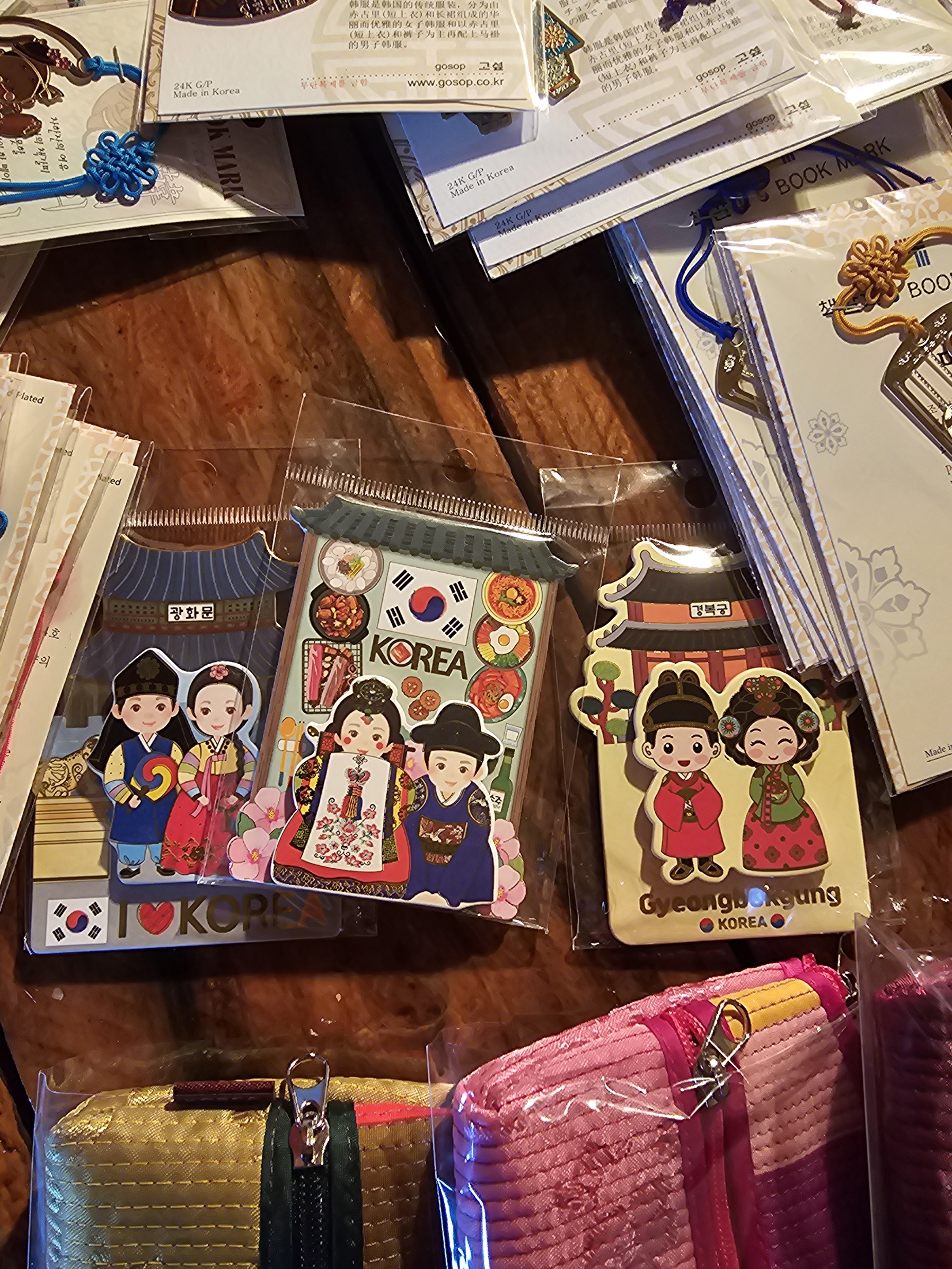 국내산이라서 그런지 퀼리티가 좋아요 외국친구한테 선물용으로 아주 좋을듯합니다 기대가 됩니다