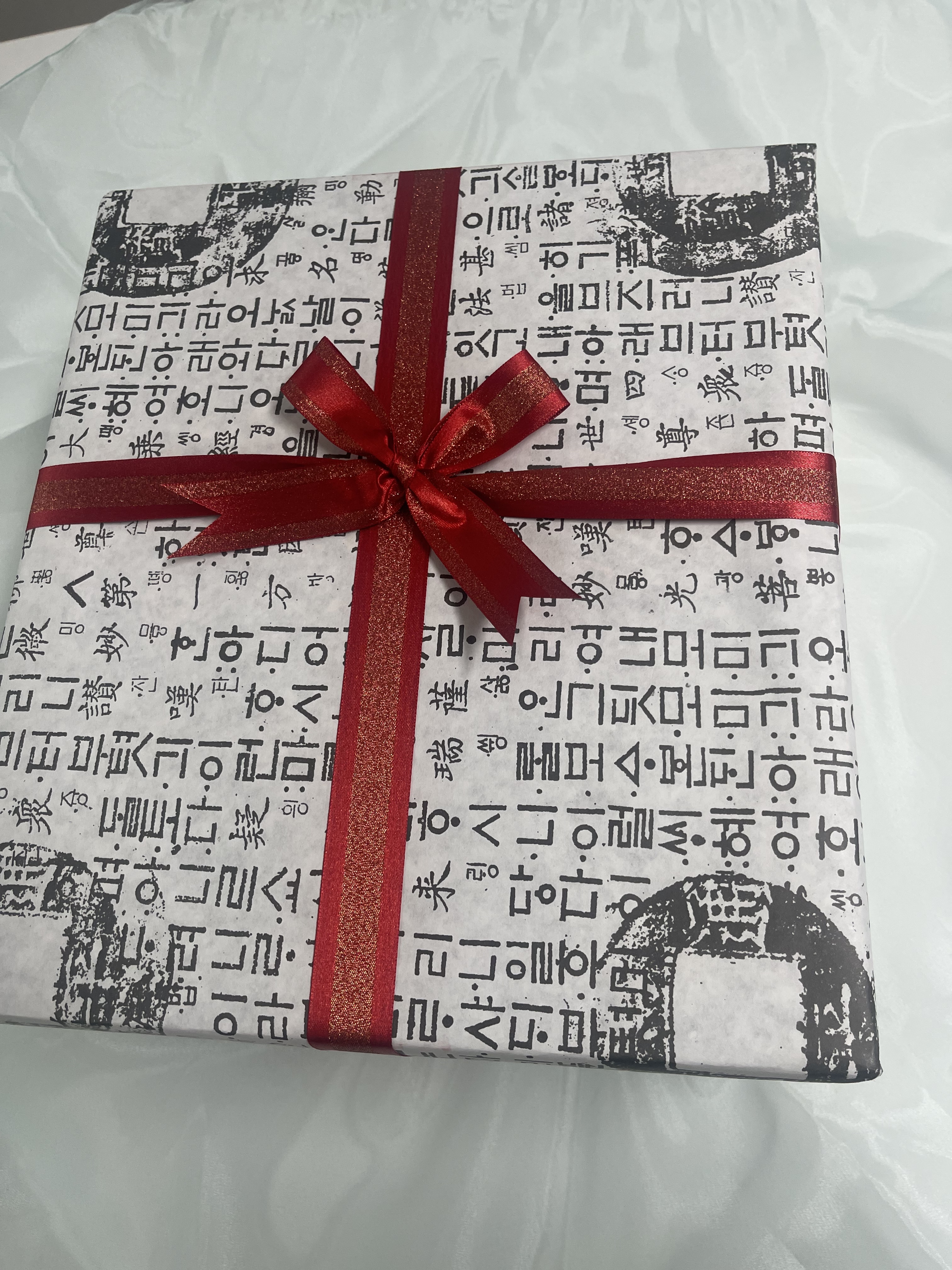 포장도 너무 이쁘고 깔끔하니 마음에 쏙 들었어요 선물할건데 받으시는 분도 너무 좋아하네요~