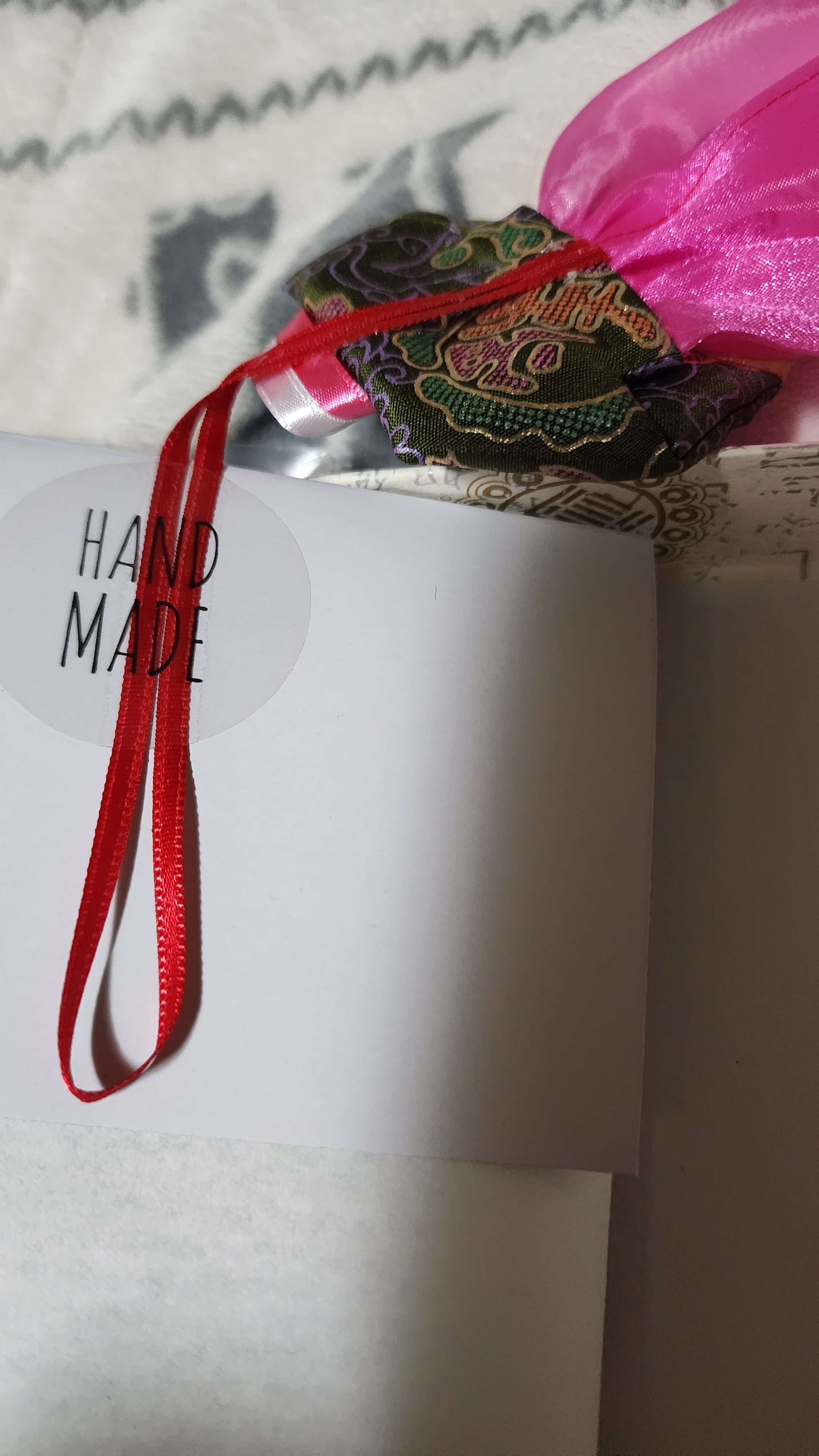 치마색상만 고정이고 저고리색상은 랜덤이라, 무늬는 같을 줄 알았는데 다르네요.  .....