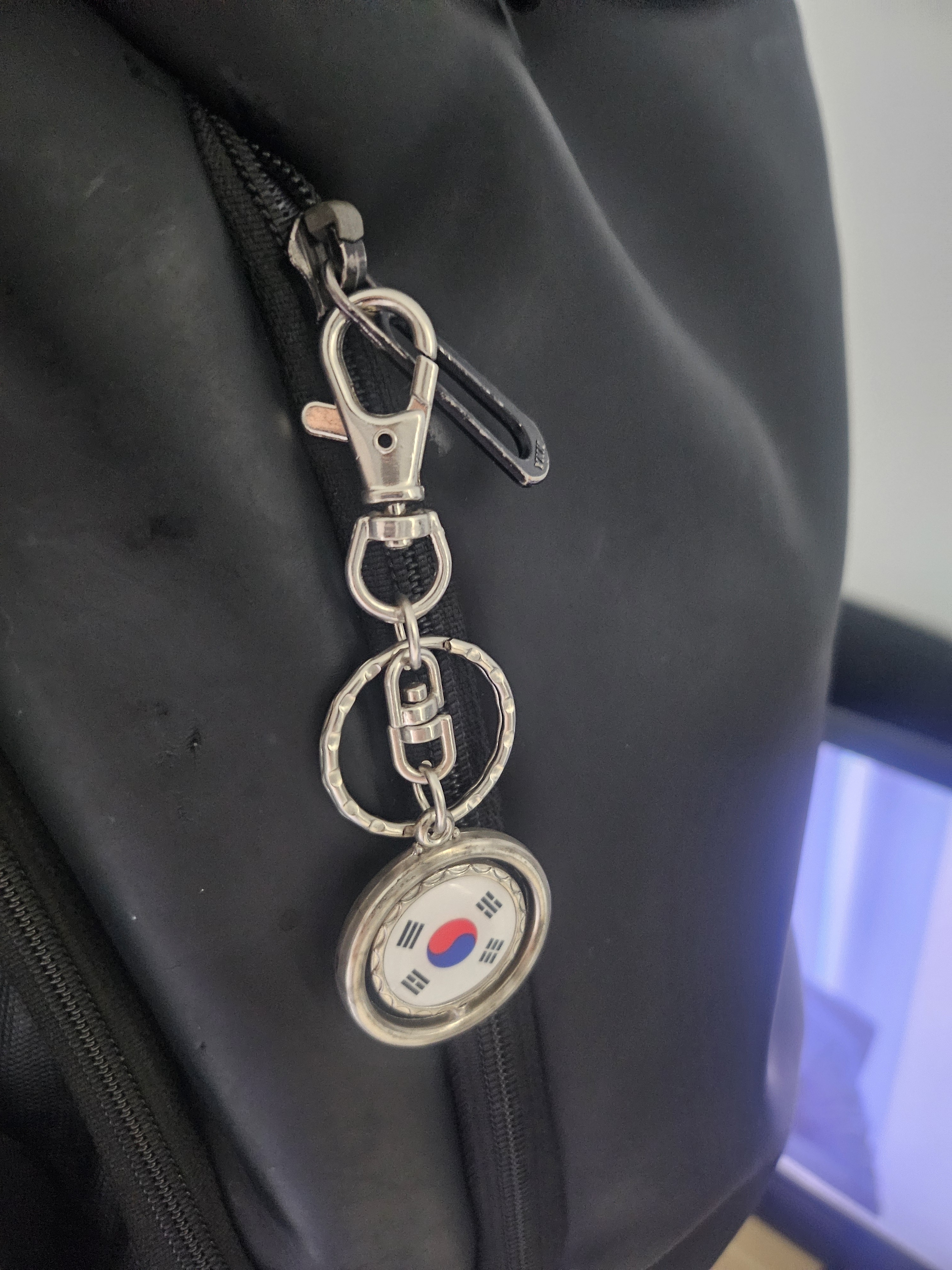 튼튼해요. 때도 안타고...외국인 친구들도 좋아합니다