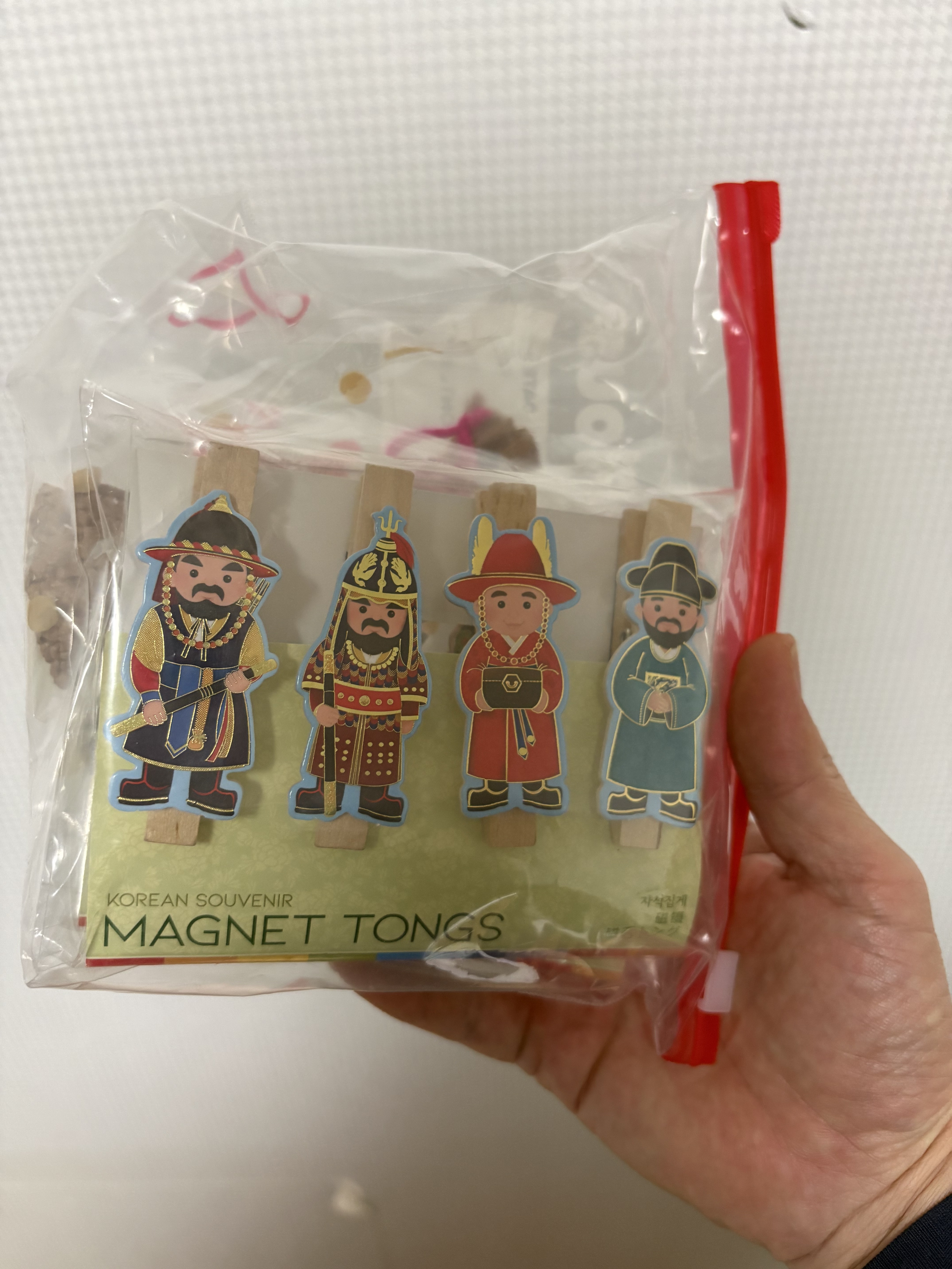 해외에서 지인선물용으로 샀어요