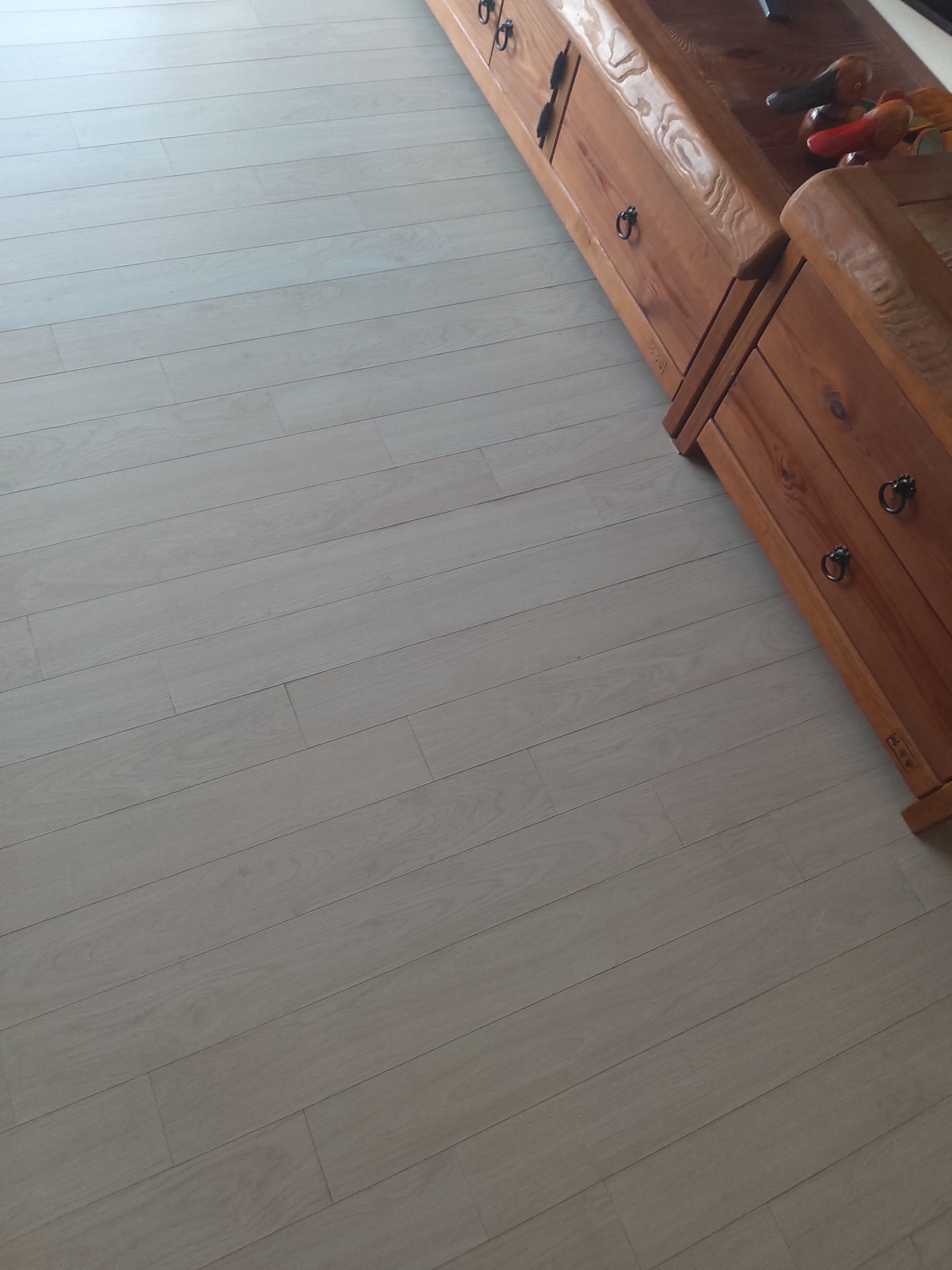 딸 집들이 선물로 구입했어요 비싸긴 하네요