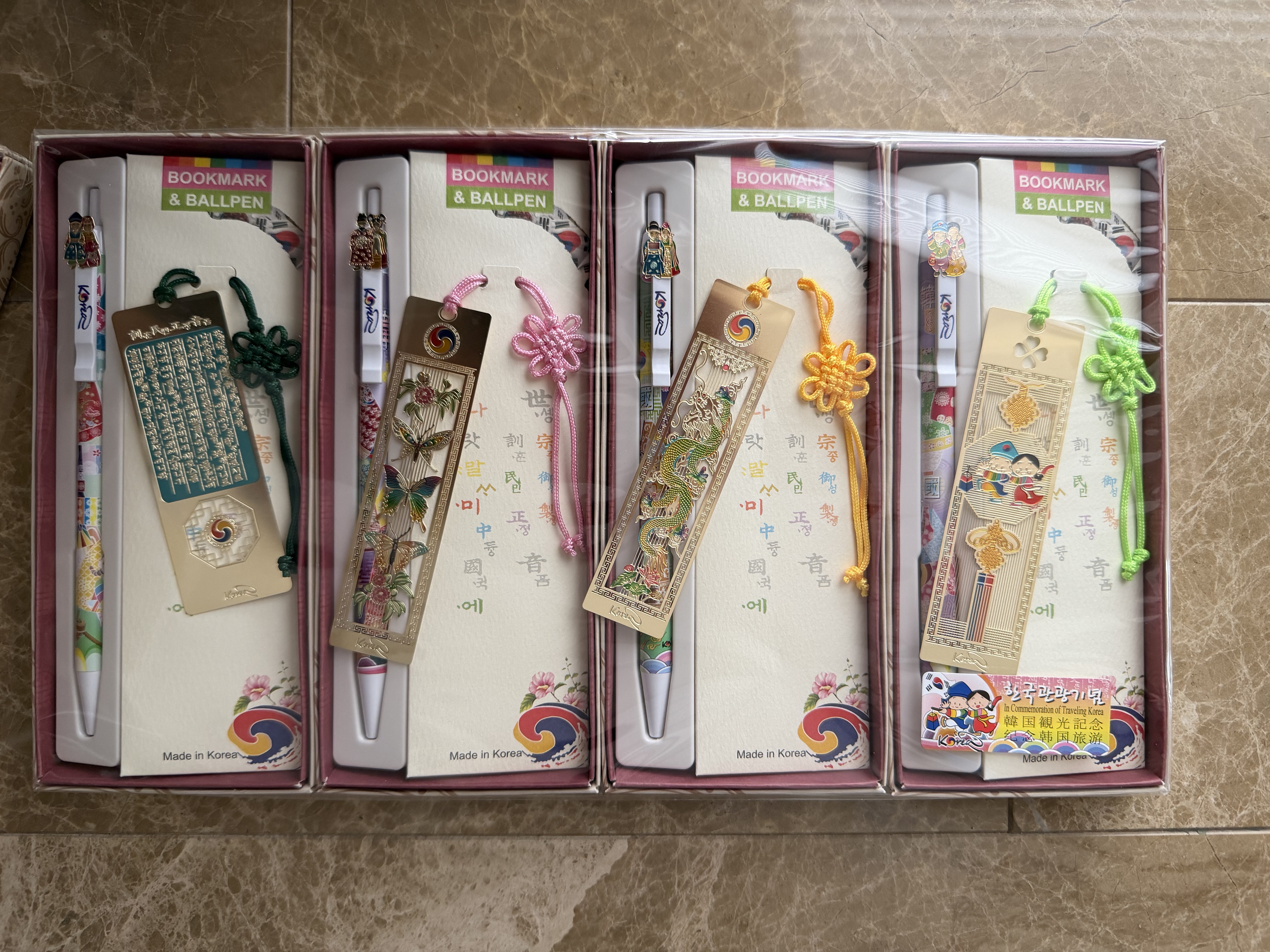 퀼리티 구성너무 좋고요 박스포장이라 더좋아요 선물용이로 딱입니다.