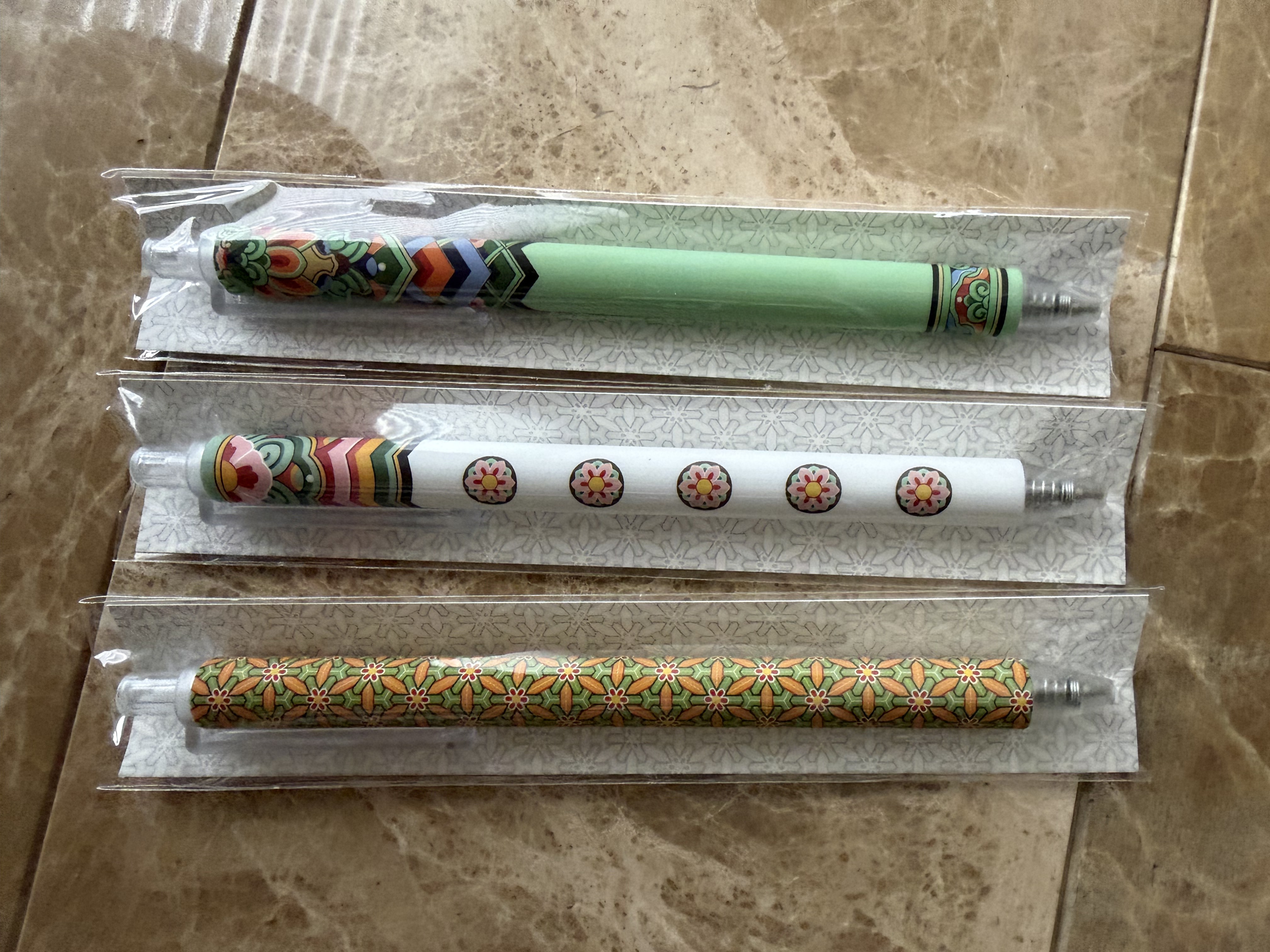 요거 퀄리티 좋아요 아쉬운건 박스에 세트 포장이면 선물로 넘 좋을꺼 같네요 ㅠㅠ 그게 아쉬