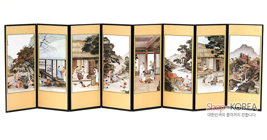 [텍스트: Shop OF KOREA 대한민국의 품격까지 전합니다.] 비단 재질 8폭 미니 병풍, 금빛 바탕 위에 담채 기법으로 그린 풍속도와 산수화가 조화를 이루는 전통 장식품