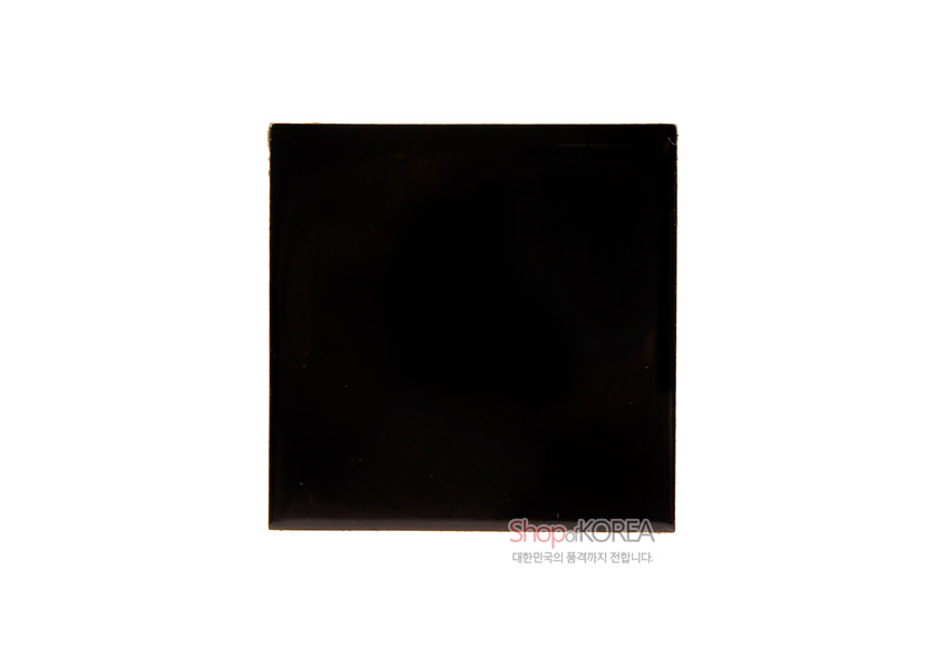[텍스트: ShopKOREA 대한민국의 품격까지 전합니다] 심플한 정사각형 형태의 흑색 옻칠 표면, 광택감이 도는 미니멀한 바탕 면 구성