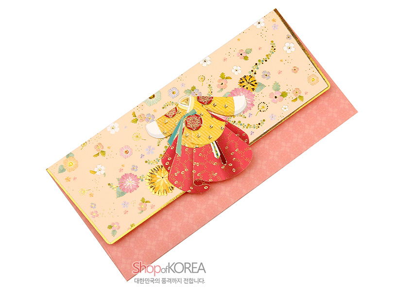 [텍스트: Shop of KOREA 대한민국의 품격까지 전합니다.] 분홍 바탕에 금색 테두리 더한 봉투, 노랑 저고리·붉은 치마 입체 한복 장식과 섬세한 꽃문양 인쇄 조화된 디자인