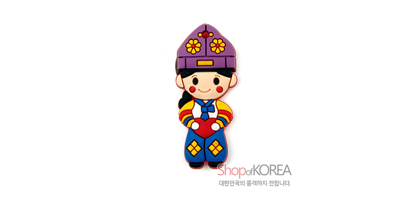 [텍스트: ShopofKOREA 대한민국의 품격까지 전합니다.] 보라색 족두리와 꽃 문양, 오방색 한복을 입은 신부 전통인형 디자인의 입체 자석 메모홀더 이미지 설명