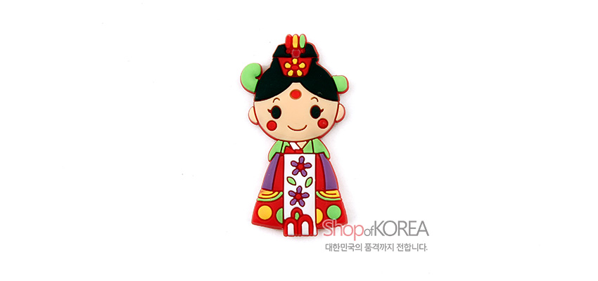 [텍스트: Shop of KOREA / 대한민국의 품격까지 전합니다.] 알록달록한 한복과 족두리를 쓴 전통 신부 인형 형태의 메모 자석, 단순화된 꽃문양과 원형 장식, 밝은 파스텔 색조의 PVC 재질 표현