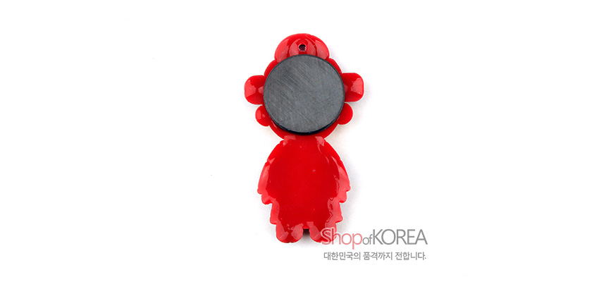 [텍스트: Shop of KOREA / 대한민국의 품격까지 전합니다.] 붉은 플라스틱 소재 전통 신랑신부 인형 뒷면 원형 자석 부착 메모홀더 이미지