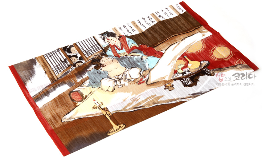 [텍스트: 샵오브코리아 대한민국의 품격까지 전합니다.] 전통 민속화 풍의 혼례 장면을 비단 질감으로 인쇄한 손수건, 붉은 테두리와 갈색·크림색 배경, 과일과 병 수반 기물 문양이 어우러진 디자인