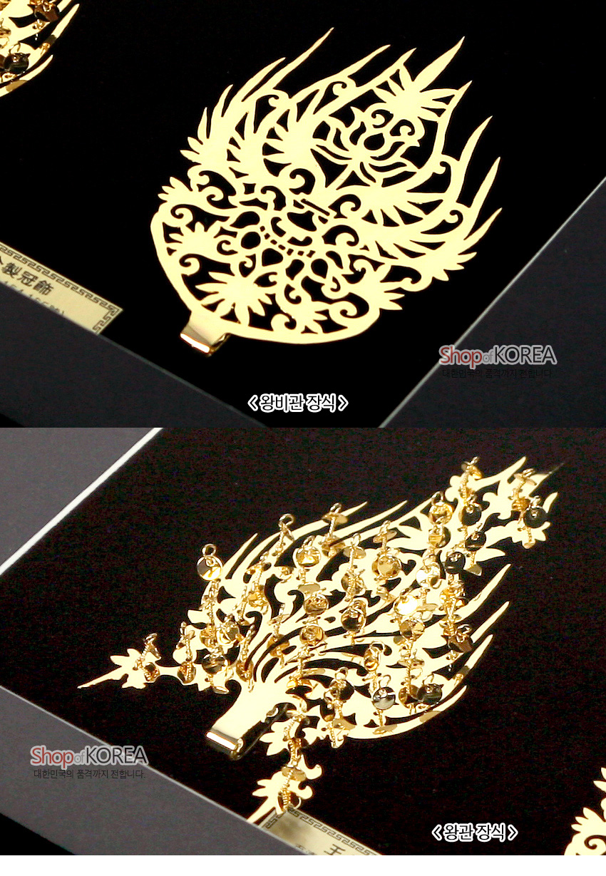 [텍스트: Shop of KOREA, 왕비관장식, 왕관장식] 검은 바탕 위 금속 재질로 섬세하게 투각된 백제 왕·왕비 금제관식 문양과 장식 구슬이 빛나는 액자형 장식품