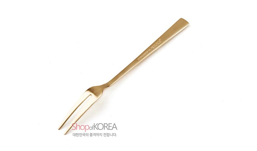 [텍스트: Shop of KOREA 대한민국의 품격까지 전합니다.] 골드 톤 티타늄 소재, 직선형 손잡이에 훈민정음 글자 각인이 더해진 미니 디저트 포크 이미지描述