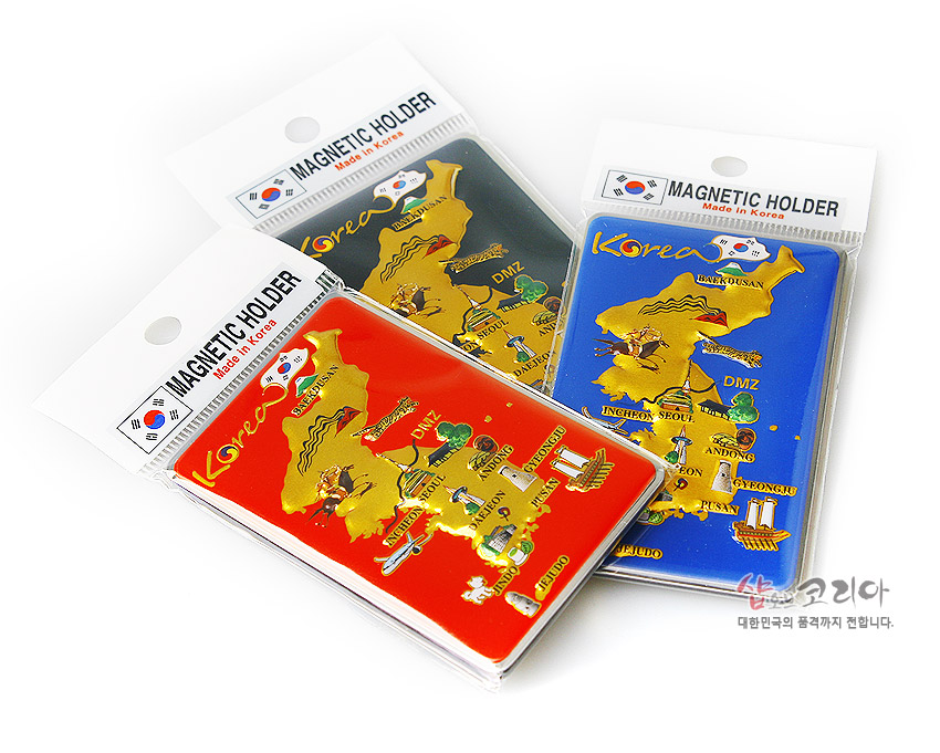 [텍스트: MAGNETIC HOLDER, Made in Korea, Korea, DMZ, BAEKDU MOUNTAIN, INCHEON, SEOUL, ANDONG, GYEONGJU, BUSAN, JEJU-DO] 붉은·청색·흑색 바탕 위 금색 입체 대한민국 지도와 관광지 아이콘이 배치된 금속 자석 메모홀더 이미지 설명