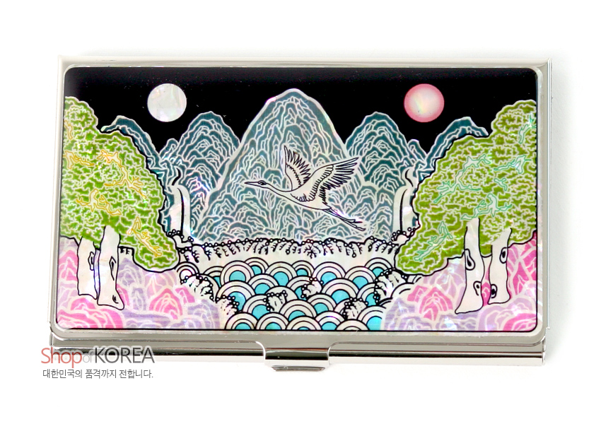 [텍스트: ShopKOREA 대한민국의 품격까지 전합니다.] 자개 상감 기법으로 일월오봉도와 학, 파도와 수목 문양을 표현한 금속 명함집의 다채로운 색감 장식