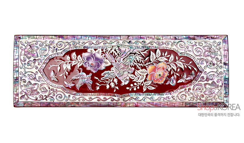 [텍스트: ShopKOREA 대한민국의 품격까지 전합니다.] 붉은 옻칠 바탕 위 자개 상감 장미와 새, 꽃넝쿨 문양이 화려하게 배치된 직사각형 필함 디자인