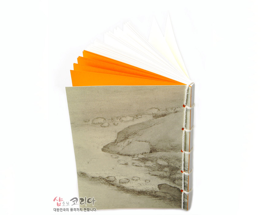 [텍스트: 샵오브코리아 대한민국의 품격까지 전합니다.] 조선시대 계변가화 풍속화 인쇄 한지 표지와 주황·백색 내지, 실노출 전통 제본 장식 연습장