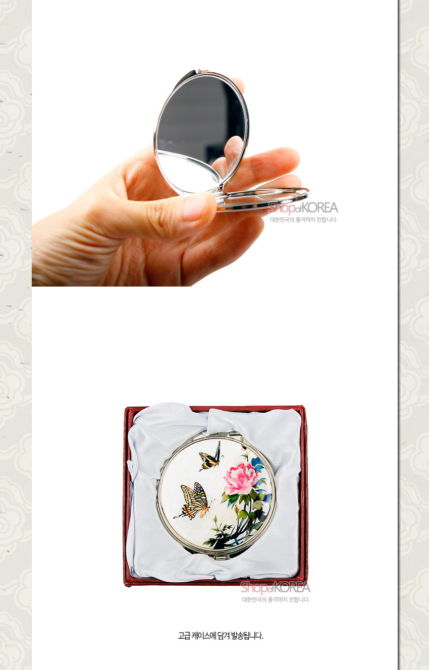 [텍스트: Shop of KOREA 대한민국의 품격까지 전합니다. 고급 케이스에 담겨 발송됩니다.] 금속 테두리 원형 자개 손거울, 흰 바탕 위 분홍 모란과 나비를 정교한 채색으로 표현한 디자인