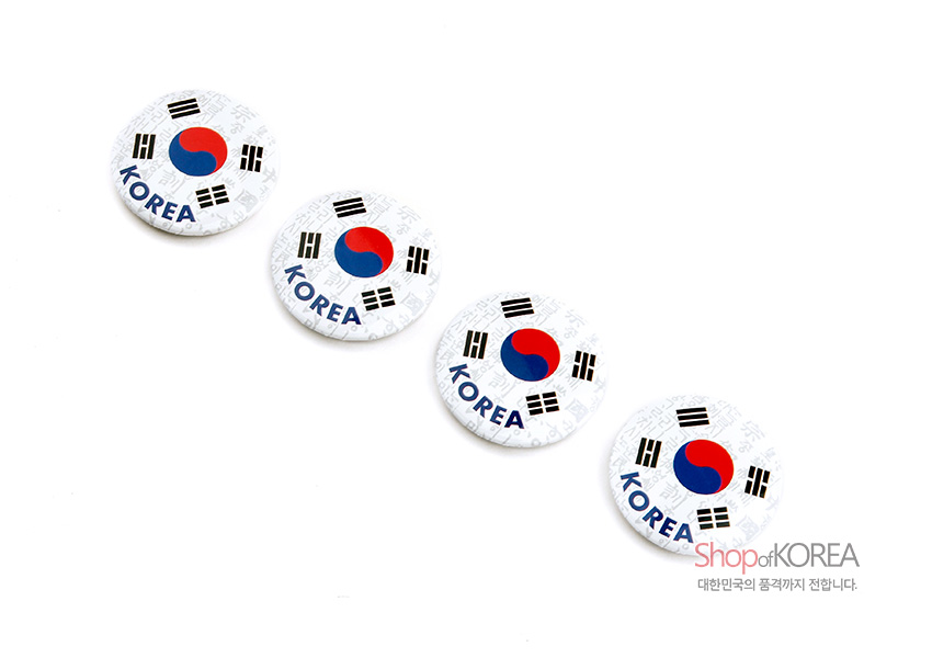 [텍스트: KOREA, Shop of KOREA, 대한민국의 품격까지 전합니다.] 흰색 원형 금속 자석 위 태극 문양과 사괘, 옅은 한자 배경 패턴으로 구성된 메모홀더 4종 이미지 설명