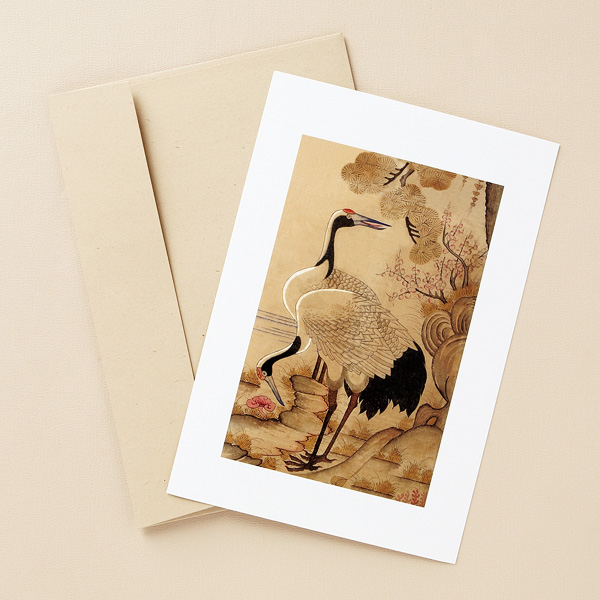 [텍스트: 없음] 한지 느낌 베이지 배경 위 갈색·흑색 위주 민화 기법, 소나무와 바위 옆 두 마리 학과 매화가 그려진 직사각 프레임 카드 구성