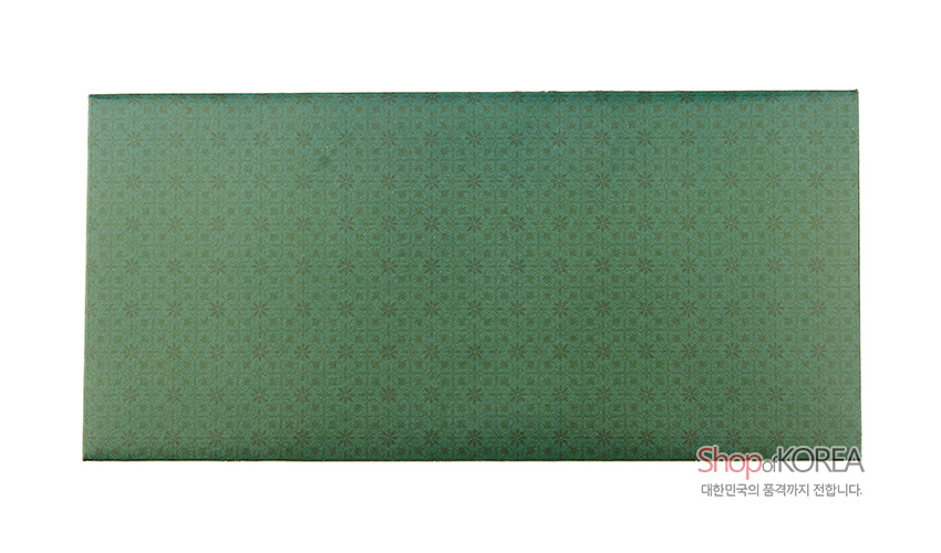 [텍스트: ShopKOREA 대한민국의 품격까지 전합니다.] 청록색 배경에 미세한 꽃문양이 반복된 전통 패턴의 종이 재질 봉투 디자인