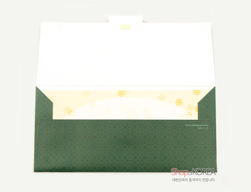 [텍스트: www.yegongcard.com, Shop of KOREA, 대한민국의 즐거움까지 전합니다.] 짙은 녹색 바탕 위 꽃문양 인쇄와 아이보리 속지의 금색 설화 문양이 조화를 이루는 종이 봉투 디자인