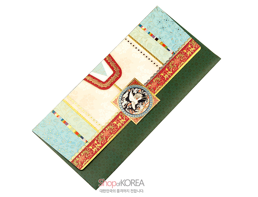[텍스트: ShopofKOREA 대한민국의 품격까지 전합니다.] 한복 저고리 형태 종이 재질 돈봉투, 원형 운학 문양과 금색 단청 무늬 띠, 청록·연분홍·적색 대비 색감이 돋보이는 디자인
