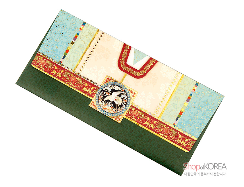 [텍스트: Shop of KOREA 대한민국의 품격까지 전합니다.] 한복 저고리 형태 종이 봉투, 원형 운학 문양 장식과 금색 단청무늬 띠, 청록·연분홍·적색 대비 색감이 조화로운 디자인