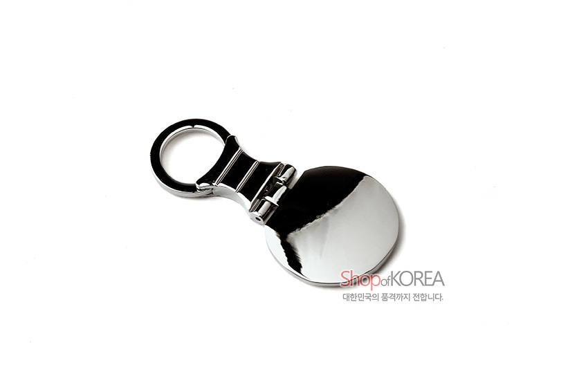 [텍스트: Shop of KOREA 대한민국의 품격까지 전합니다.] 은색 금속 재질, 동그란 접이식 거울과 고리형 손잡이로 구성된 휴대용 손거울 디자인