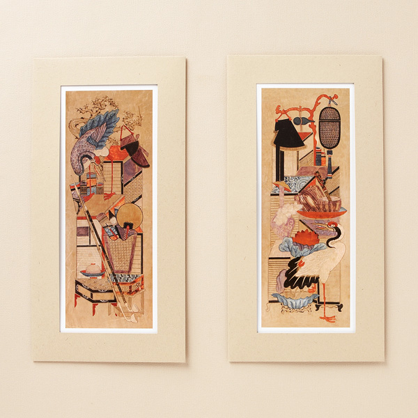 민화 프레임카드 - 책거리1 책거리 민화를 인쇄한 세로형 프레임카드, 학과 책, 문방구를 세밀한 채색으로 표현한 아이보리색 종이 프레임 장식 이미지