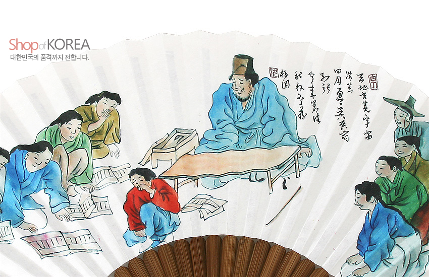 [텍스트: Shop of KOREA / 대한민국의 품격까지 전합니다.] 흰 종이 위에 수묵담채 기법으로 표현된 김홍도 서당 장면, 갈색 대나무 살 구조와 다채로운 한복 색채의 조화가 돋보이는 오죽선 이미지
