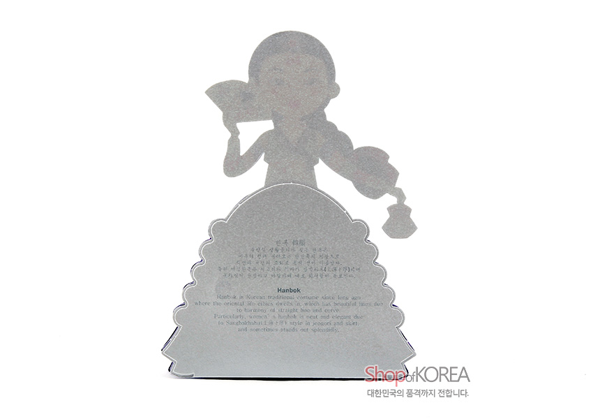 [텍스트: Hanbok / ShopKOREA 대한민국의 품격까지 전합니다.] 은은한 회색 배경의 치마 실루엣 위에 한복 설명 문구가 인쇄된 한복 입체 카드 뒷면 디자인