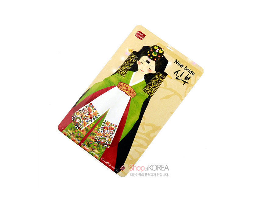 [텍스트: New bride 신부, Shop of KOREA 대한민국의 품격까지 전합니다.] 전통 혼례 예복 새신부 일러스트와 화려한 꽃·문조 문양, 녹색·적색 대비가 돋보이는 카드형 USB 디자인