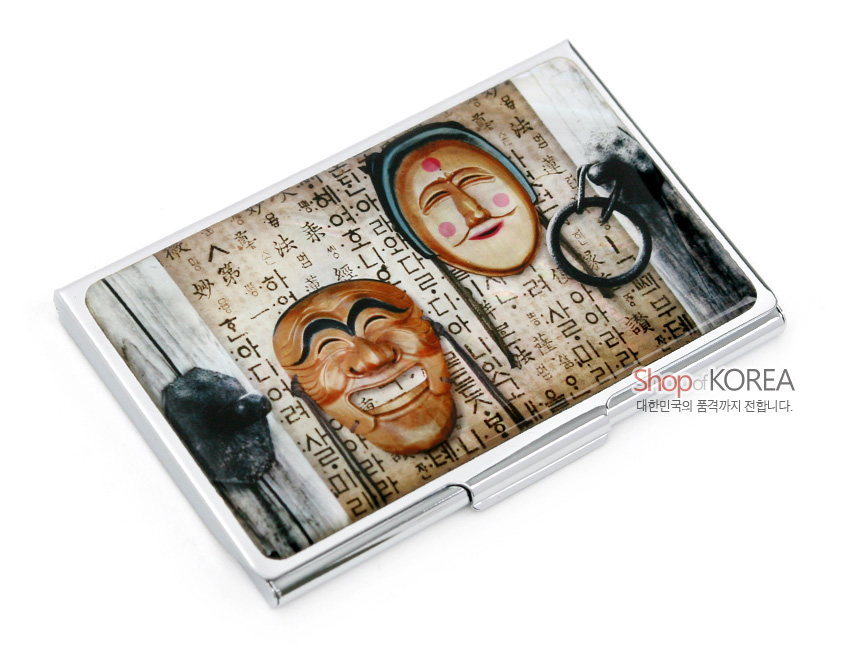 [텍스트: Shop of KOREA 대한민국의 품격까지 전합니다.] 금속 명함집 상판에 하회 양반탈·부네탈과 한글 서체 배경을 풀컬러 인쇄한 광택 디자인