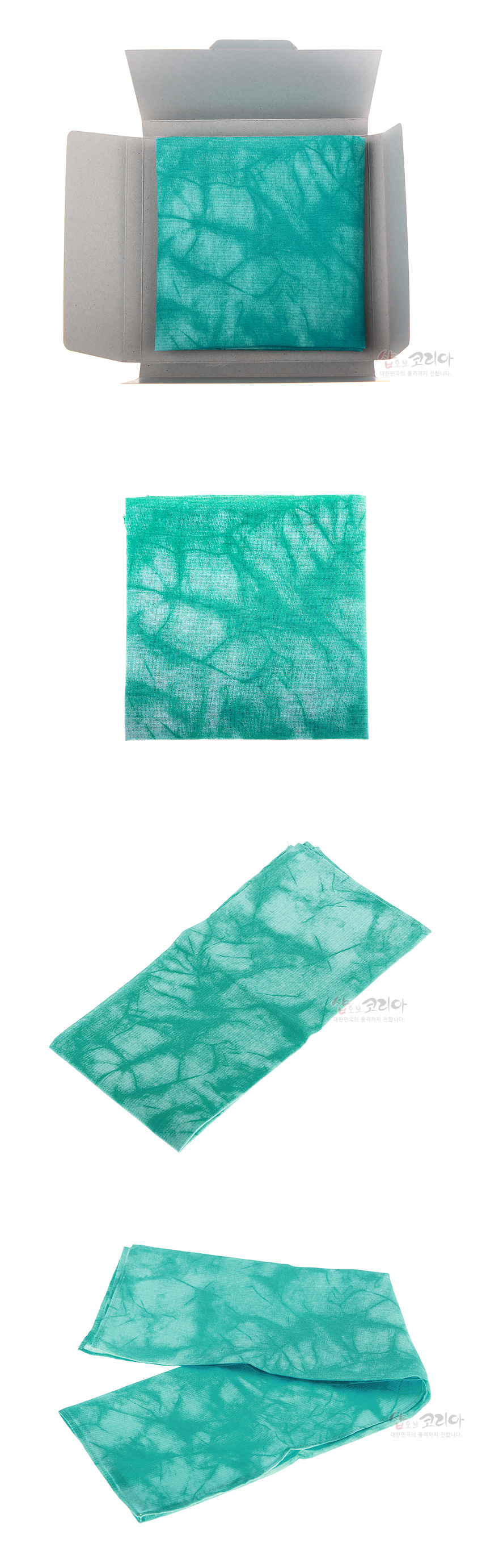 [텍스트: 샵오브코리아 대한민국의 품격까지 전합니다] 한지사로 짜인 직조감 위에 나염 기법을 더한 사각 손수건, 짙고 옅은 녹색 번짐 무늬가 자연스럽게 퍼진 디자인