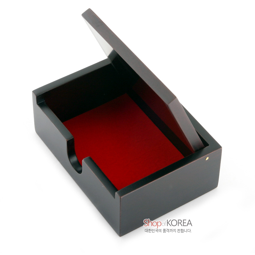 [텍스트: Shop of KOREA 대한민국의 품격까지 전합니다.] 짙은 흑색 옻칠 마감과 내부 붉은 천 장식이 돋보이는 직사각 자동함 디자인