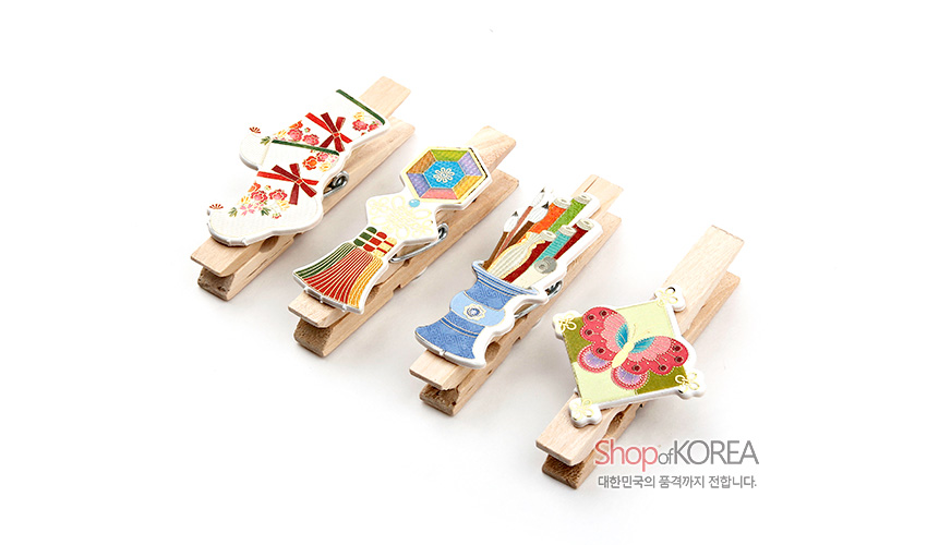 [텍스트: Shop of KOREA 대한민국의 품격까지 전합니다.] 도자기 느낌 장신구 장식 나무 집게, 버선·책가도·문방구·나비 전통 문양과 다채로운 색채 포인트 디자인