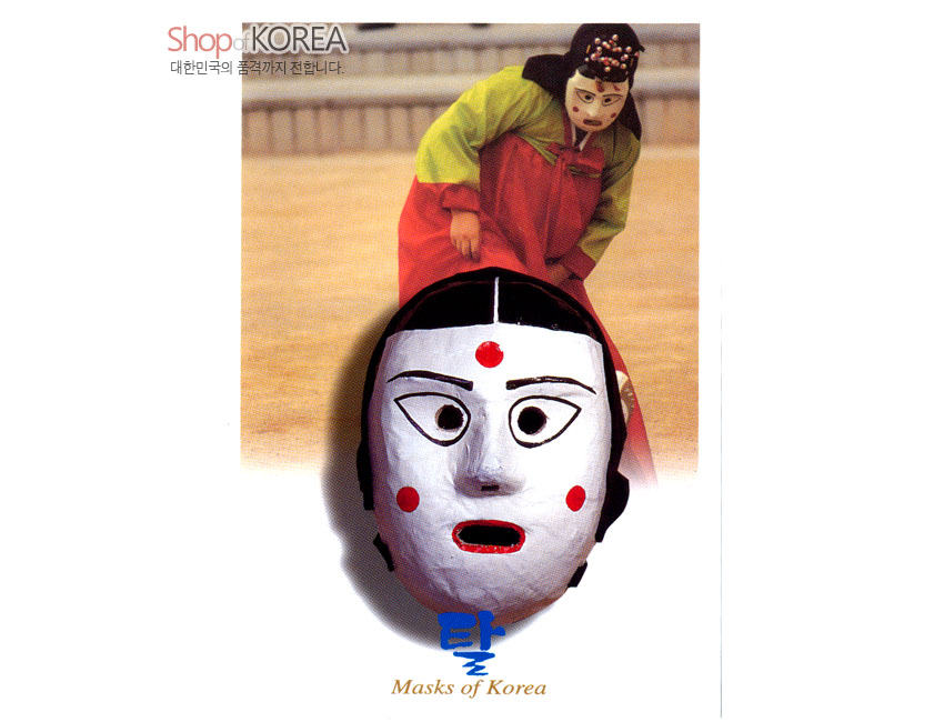 [텍스트: Shop of KOREA 대한민국의 즐거까지 전합니다. 탈 Masks of Korea] 흰색 바탕 위 붉은색과 검은색으로 채색된 한국 전통 목탈과 한복 입은 탈춤 장면을 담은 사진엽서 구성