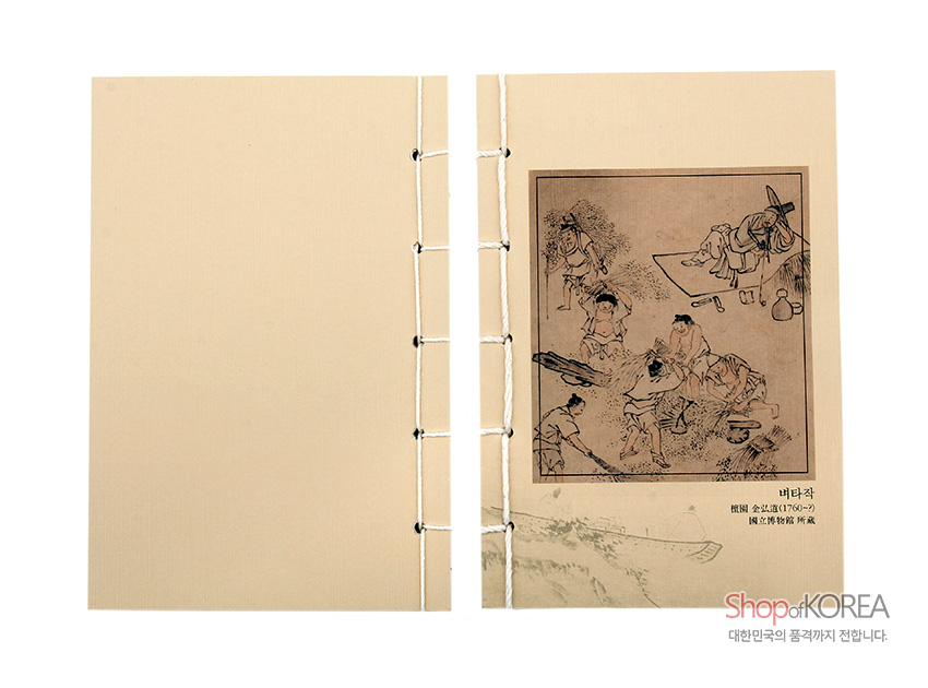 [텍스트: 벼타작  Shop of KOREA 대한민국의 품격까지 전합니다.] 베이지색 종이 표지와 흰 실 노출 제본, 김홍도 풍속화 인쇄가 조화된 전통 스타일 중형 노트 디자인